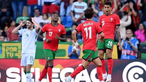 库里轰下52分10板8助12断刷新十项纪录，与乔丹并肩，莫兰特第五授课再升级