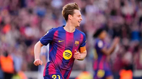 库里荣膺NBA最有价值球员，笑傲群星之巅